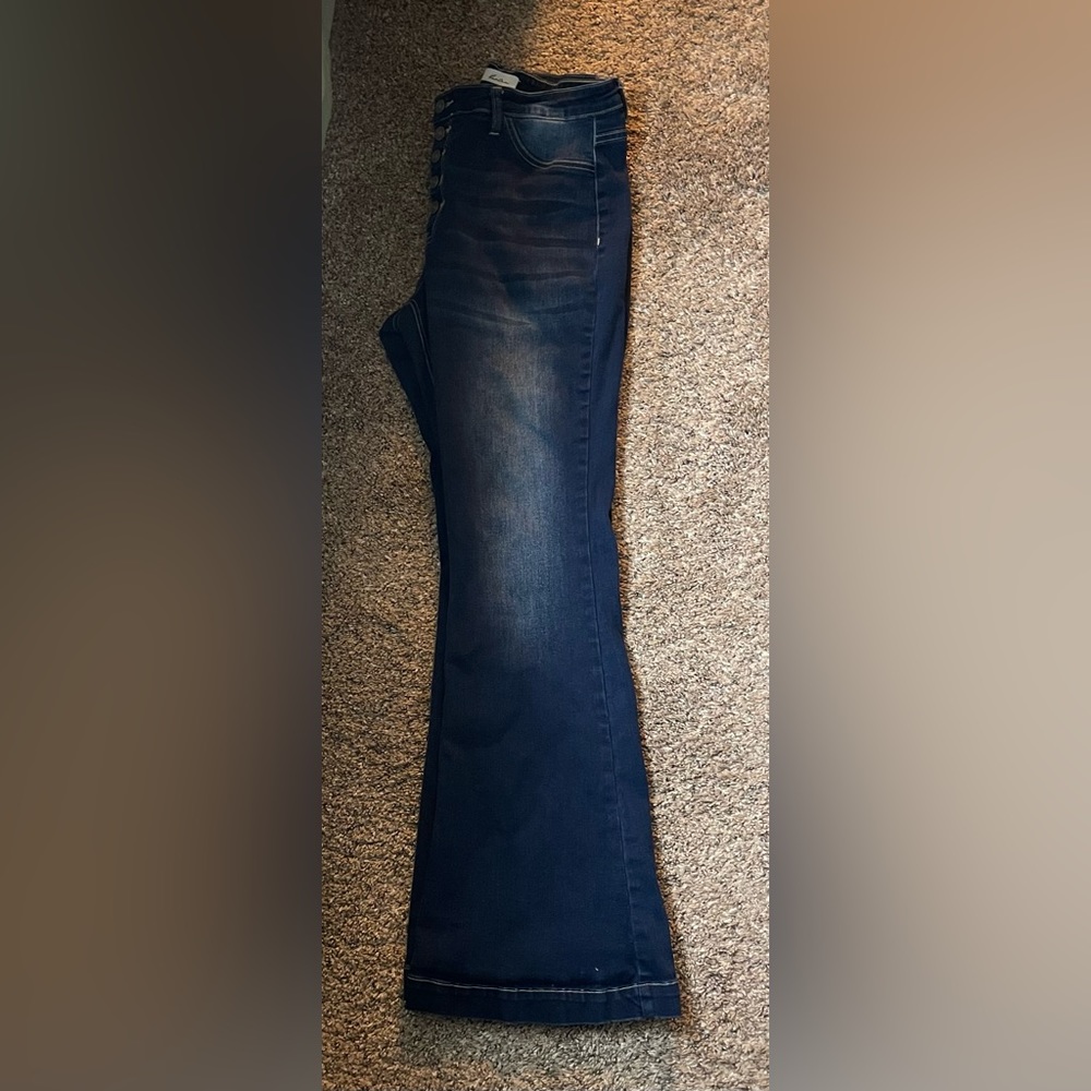 High waisted, multi buttoned flare jeans